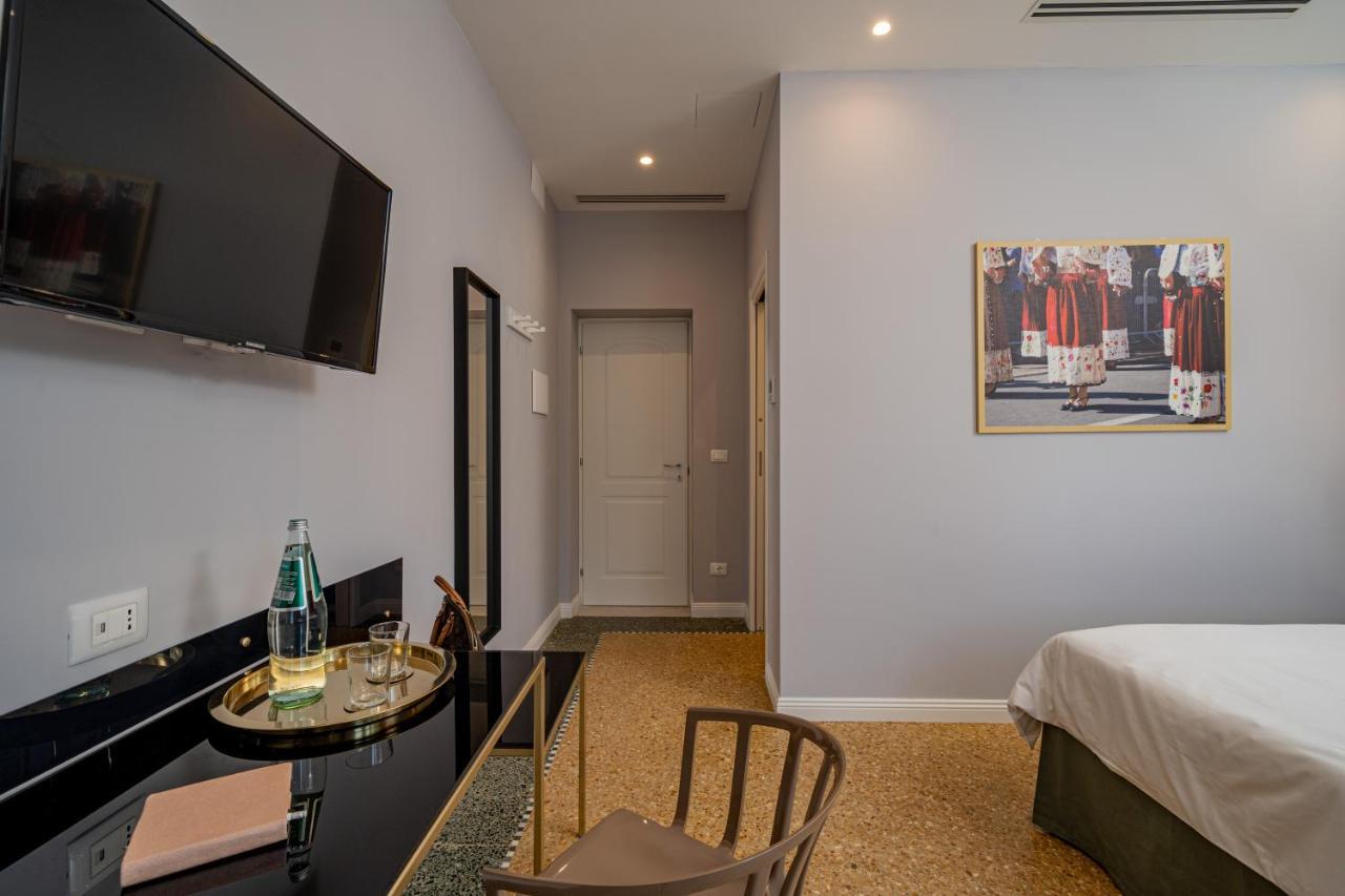 Nue Suites Sassari Bagian luar foto